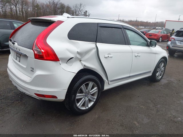 2017 VOLVO XC60 YV440MRU7H2024372 Photo 3