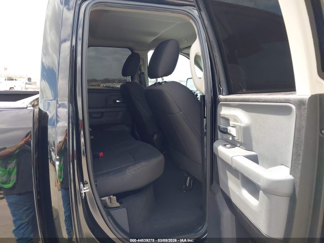 1C6RR6GG0KS676062 RAM 1500 Classic Warlock 4x2 6&#039;4 Box
