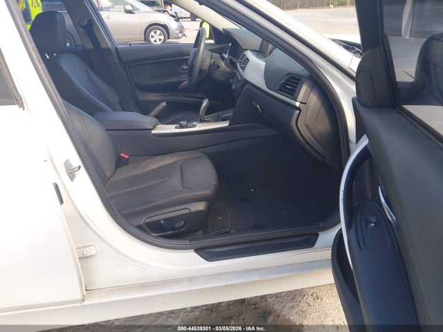 44539301 :رقم المزاد ، WBA3B1G57FNT03042 vin ، 2015 Bmw 320i مزاد بيع