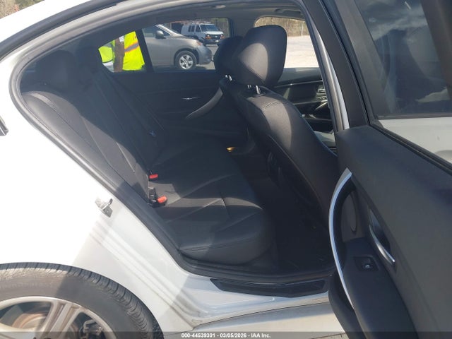 44539301 :رقم المزاد ، WBA3B1G57FNT03042 vin ، 2015 Bmw 320i مزاد بيع