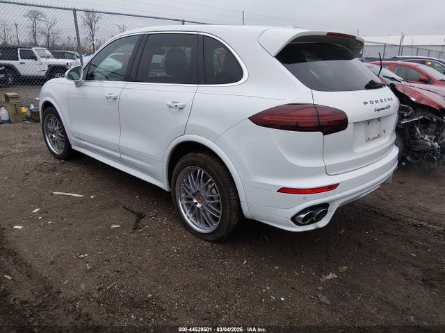 2016 PORSCHE CAYENNE WP1AD2A21GLA76645 Photo 2