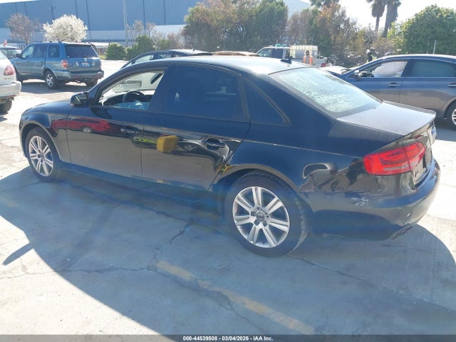 2011 AUDI A4 WAUAFAFL6BN015602 Photo 2