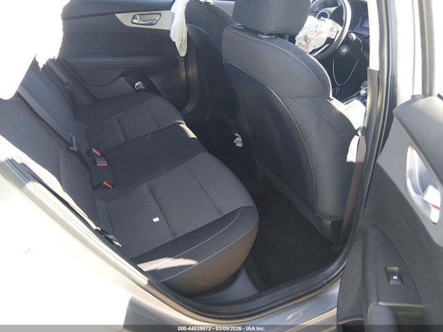 3KPF24AD8RE779990 KIA Forte Lxs