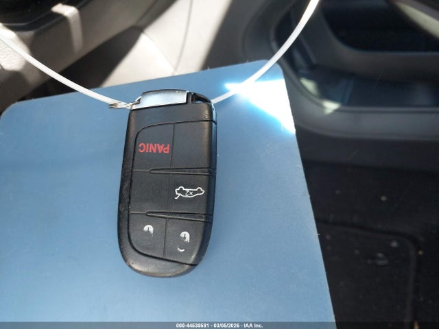 2015 Chrysler 200 Limited მანქანა იყიდება აუქციონზე, vin: 1C3CCCABXFN642621, აუქციონის ნომერი: 44539581