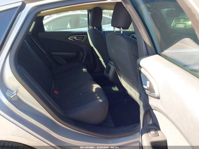 2015 Chrysler 200 Limited მანქანა იყიდება აუქციონზე, vin: 1C3CCCABXFN642621, აუქციონის ნომერი: 44539581