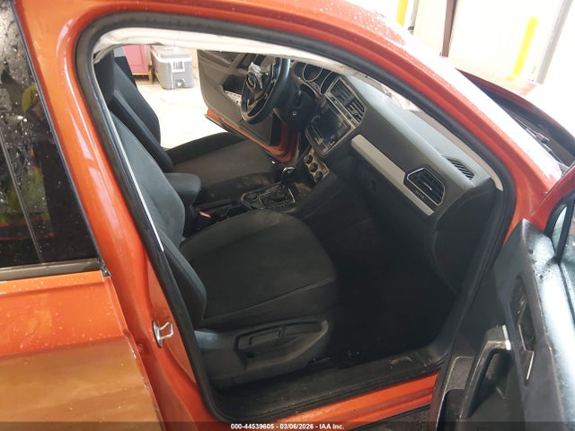 44539605 :رقم المزاد ، 3VV0B7AXXKM194858 vin ، 2019 Volkswagen Tiguan 2.0t S مزاد بيع