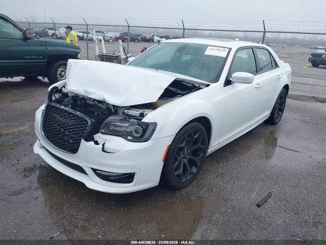 2020 Chrysler 300 300s მანქანა იყიდება აუქციონზე, vin: 2C3CCABT2LH189515, აუქციონის ნომერი: 44539630