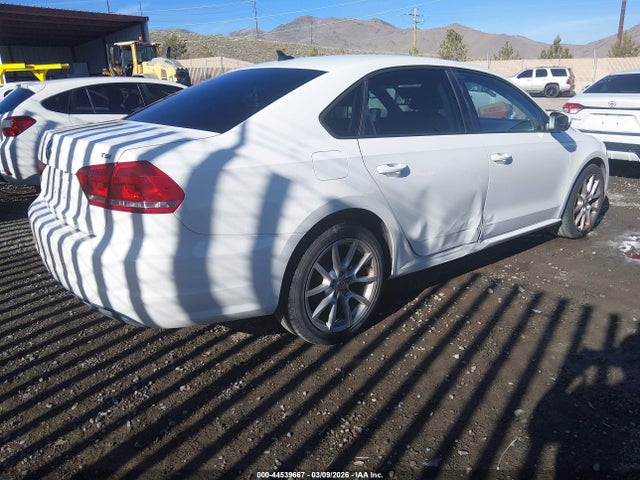 2015 Volkswagen Passat 1.8t Wolfsburg Edition მანქანა იყიდება აუქციონზე, vin: 1VWAT7A34FC030054, აუქციონის ნომერი: 44539667