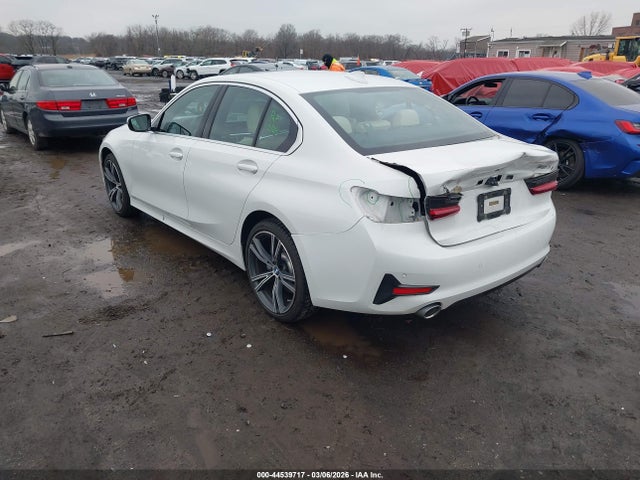 2022 BMW 330I 3MW5R7J05N8C43574 Photo 2