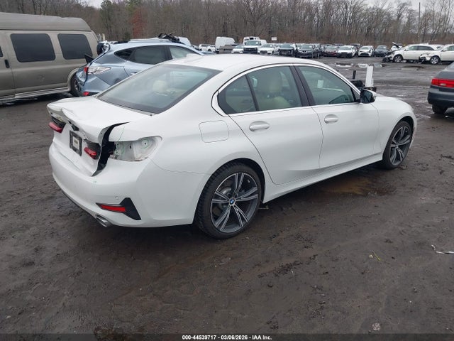 2022 BMW 330I 3MW5R7J05N8C43574 Photo 3