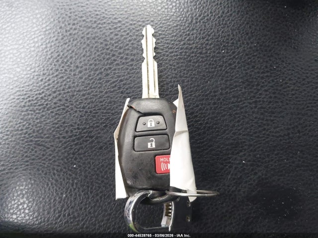 JTMBFREV2HJ701841 Toyota RAV4 LE