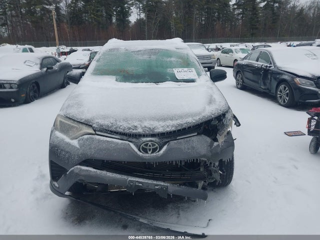 JTMBFREV2HJ701841 Toyota RAV4 LE