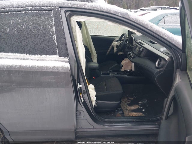 JTMBFREV2HJ701841 Toyota RAV4 LE