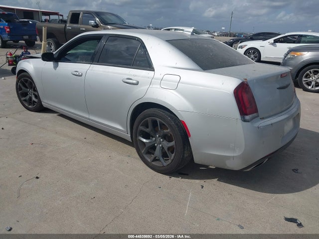 2021 CHRYSLER 300 2C3CCABG6MH626498 Photo 2