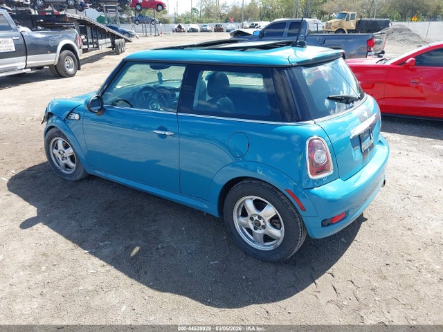 2009 MINI COOPER WMWMF33529TW71431 Photo 2