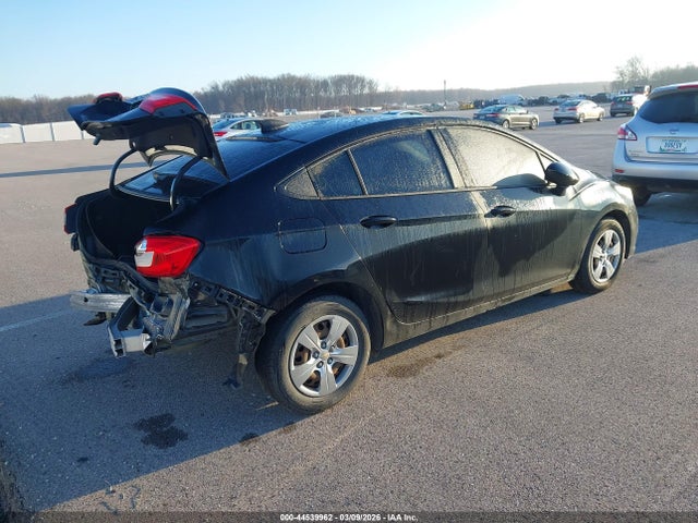 44539962 :رقم المزاد ، 1G1BC5SM1J7208080 vin ، 2018 Chevrolet Cruze Ls Auto مزاد بيع