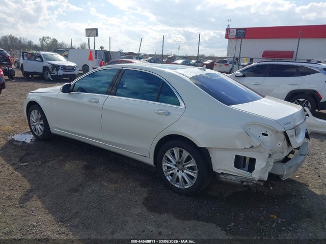 2015 MERCEDES-BENZ S 550 WDDUG8FB9FA068620 Photo 2