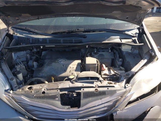 5TDKK3DC6GS690630 Toyota Sienna Le 8 Passenger