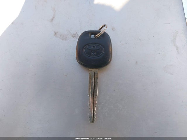 5TDKK3DC6GS690630 Toyota Sienna Le 8 Passenger