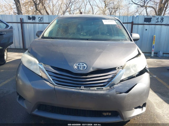 5TDKK3DC6GS690630 Toyota Sienna Le 8 Passenger
