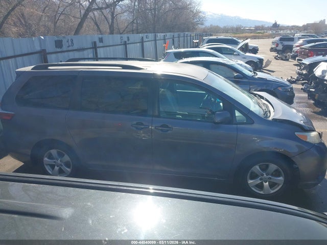 5TDKK3DC6GS690630 Toyota Sienna Le 8 Passenger