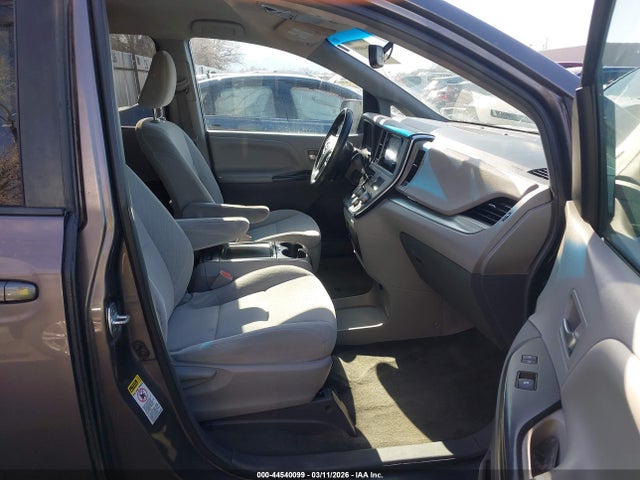 5TDKK3DC6GS690630 Toyota Sienna Le 8 Passenger