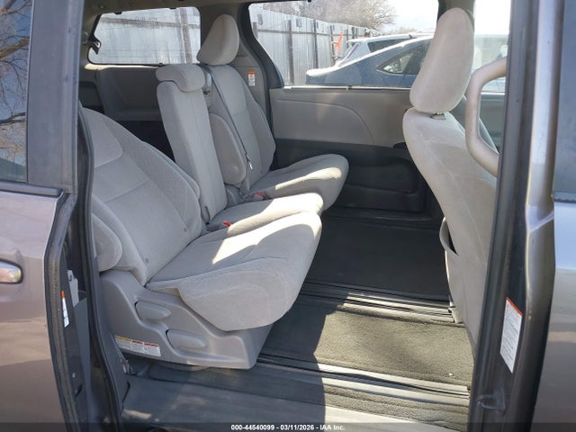 5TDKK3DC6GS690630 Toyota Sienna Le 8 Passenger