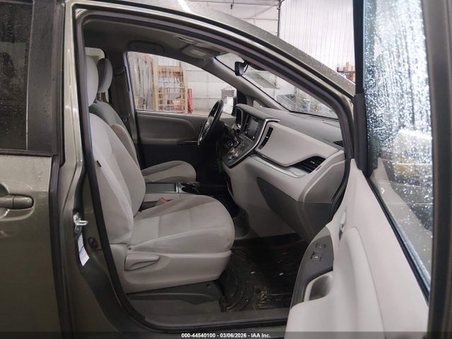 44540100 :رقم المزاد ، 5TDJZ3DC5LS234605 vin ، 2020 Toyota Sienna Le مزاد بيع