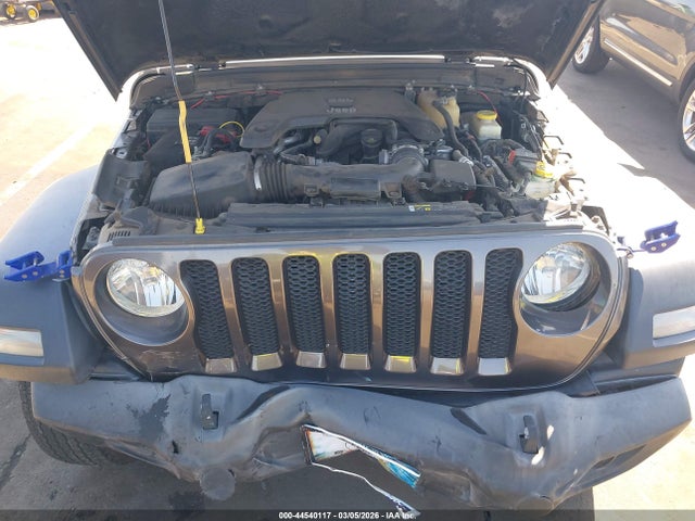 1C4HJXDG2JW279157 Jeep Wrangler Unlimited Sport S 4x4