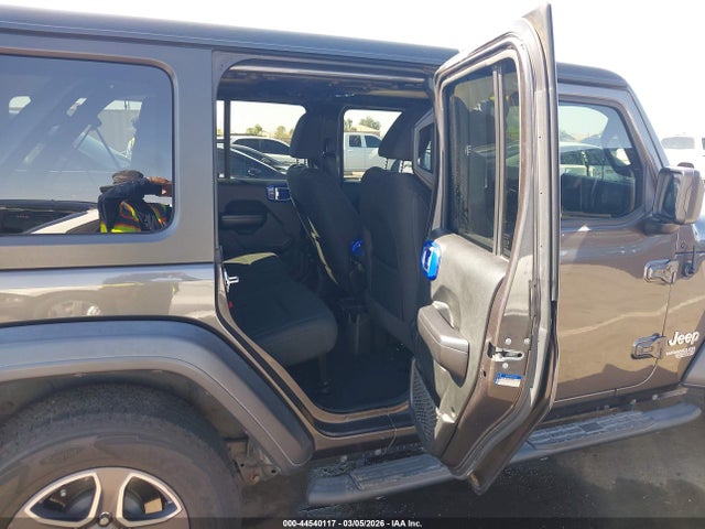 1C4HJXDG2JW279157 Jeep Wrangler Unlimited Sport S 4x4