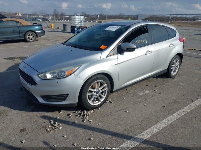 Ford FOCUS SE 2015 1FADP3K29FL328561 Image 2