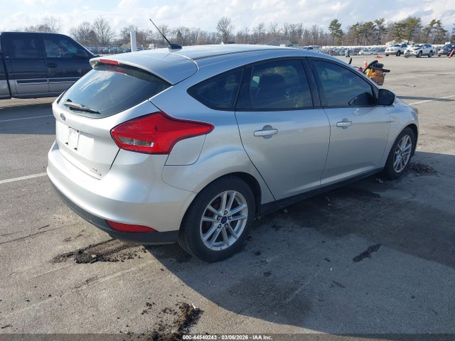 Ford FOCUS SE 2015 1FADP3K29FL328561 Image 4