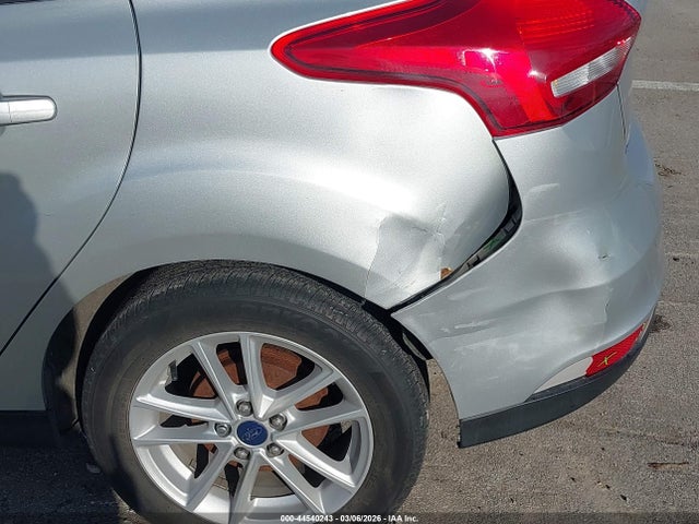 Ford FOCUS SE 2015 1FADP3K29FL328561 Image 6