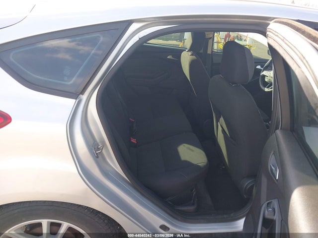 Ford FOCUS SE 2015 1FADP3K29FL328561 Image 8