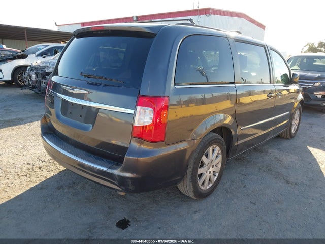 44540355 :رقم المزاد ، 2C4RC1BG2FR696521 vin ، 2015 Chrysler Town & Country Touring مزاد بيع