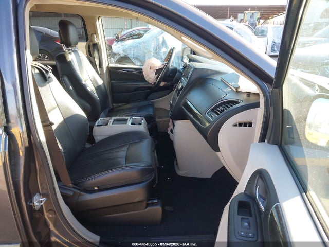 44540355 :رقم المزاد ، 2C4RC1BG2FR696521 vin ، 2015 Chrysler Town & Country Touring مزاد بيع