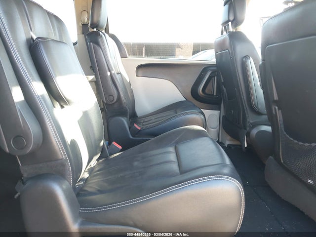 44540355 :رقم المزاد ، 2C4RC1BG2FR696521 vin ، 2015 Chrysler Town & Country Touring مزاد بيع