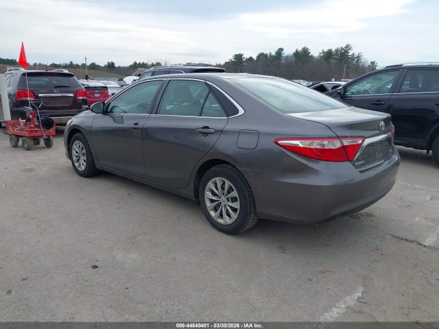 44540401 :رقم المزاد ، 4T1BF1FK2FU053608 vin ، 2015 Toyota Camry Le مزاد بيع