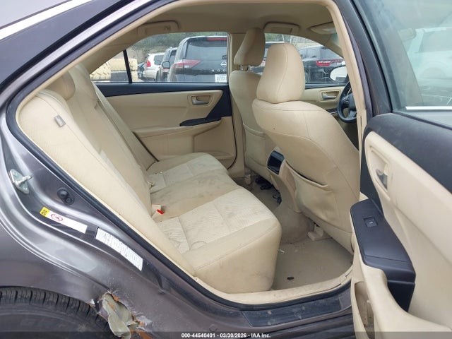 44540401 :رقم المزاد ، 4T1BF1FK2FU053608 vin ، 2015 Toyota Camry Le مزاد بيع
