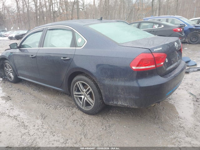 2015 Volkswagen Passat 1.8t Limited Edition მანქანა იყიდება აუქციონზე, vin: 1VWAT7A31FC082676, აუქციონის ნომერი: 44540457