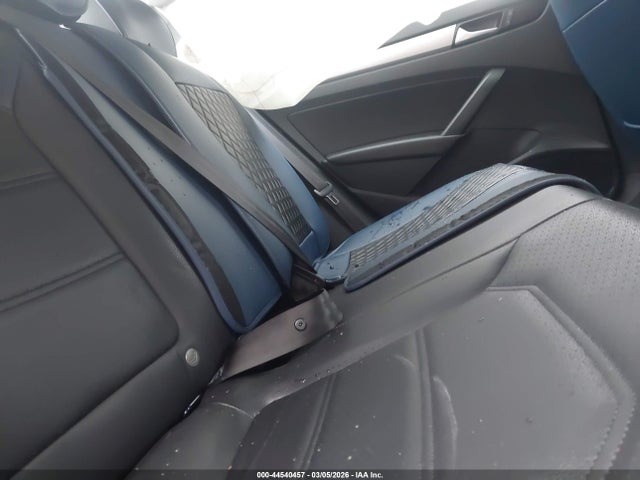 2015 Volkswagen Passat 1.8t Limited Edition მანქანა იყიდება აუქციონზე, vin: 1VWAT7A31FC082676, აუქციონის ნომერი: 44540457