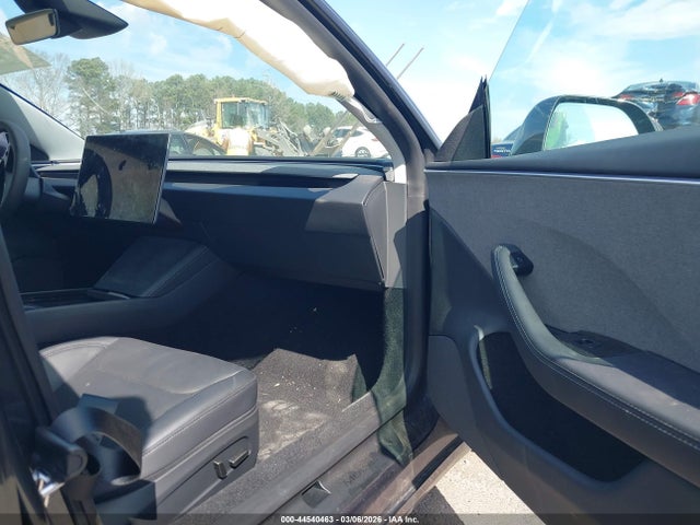 2025 TESLA MODEL 3 5YJ3E1EA2SF992345 Photo 4