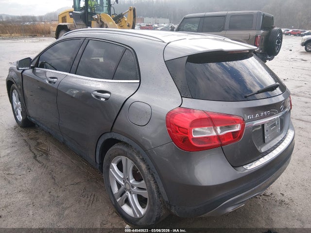 2015 MERCEDES-BENZ GLA 250 WDCTG4GB5FJ134992 Photo 2