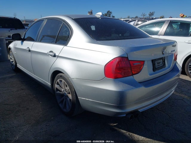 2011 BMW 328I WBAPH5G50BNM77715 Photo 2