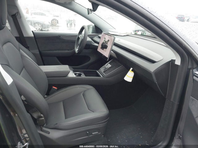 2026 TESLA MODEL Y 7SAYGDEE2TA484849 Photo 4