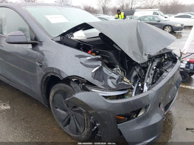 2026 TESLA MODEL Y 7SAYGDEE2TA484849 Photo 5