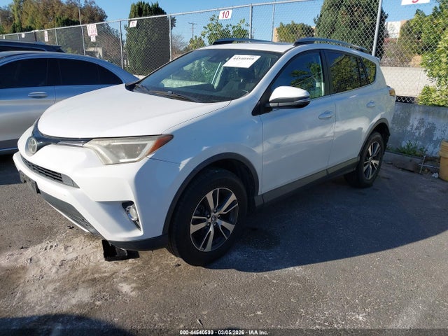 Toyota Rav4 Xle 2017 2T3WFREV2HW341988 Image 2