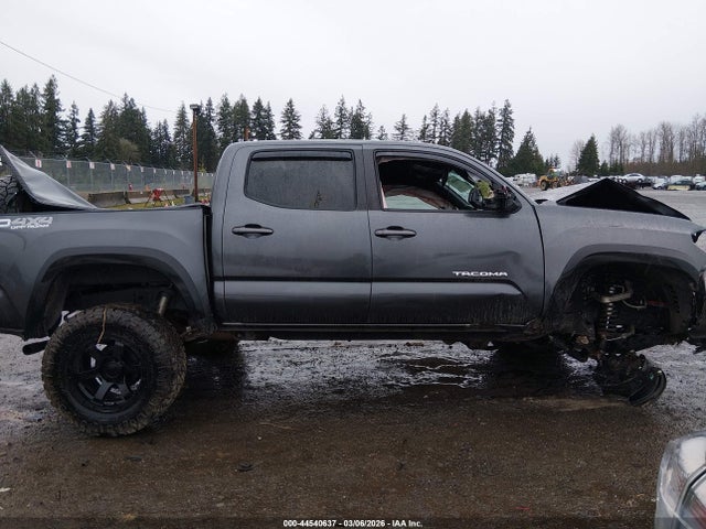 3TMCZ5AN2NM470853 Toyota Tacoma 4wd Trd Off Road