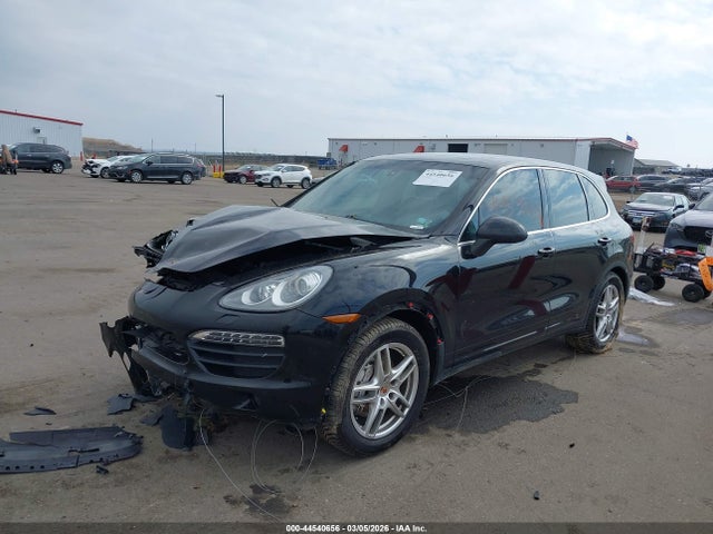 Porsche CAYENNE S 2014 WP1AB2A25ELA55705 Image 2