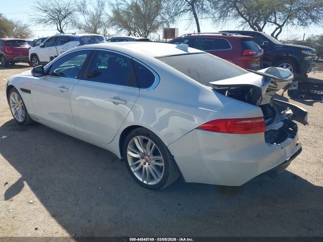 2016 JAGUAR XF SAJBE4BV1GCY06384 Photo 2